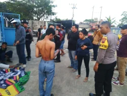 Puluhan Pelajar SMA Nekat Ingin Menumpangi Truk di Jalan Raya Serang-Tangerang