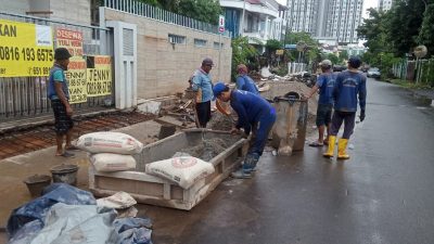 Turap Saluran Air di Jalan Sunter Indah Tuntas Diperbaiki