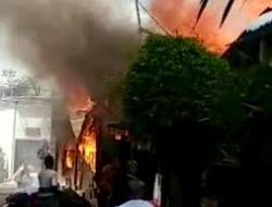 Kebakaran di Pondok Kelapa Berhasil Dipadamkan